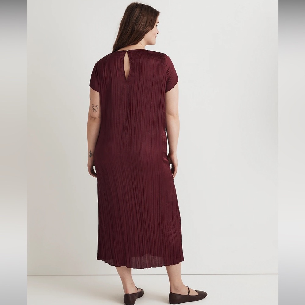 Madewell Short-Sleeve Slip Midi Dress in Plissé - Picture 9 of 11